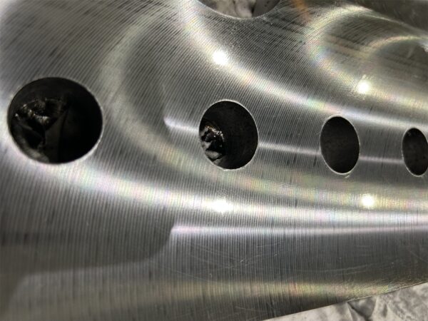 切削加工から研磨加工まで対応し、高い平行度、平面度を実現