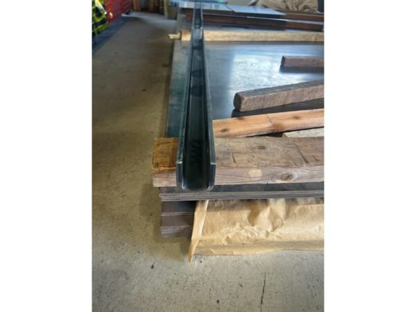 長尺加工の材質について｜アルミ・ステンレス・特殊鋼の特徴と加工ポイントを解説