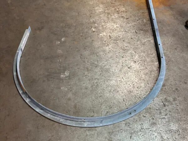 長尺ガイド加工のポイントとは?「摺動性」を実現するうねり抑制とマシニング技術について | 株式会社鍛冶儀商店 長尺ガイド加工のポイントとは?「摺動性」を実現するうねり抑制とマシニング技術について | 株式会社鍛冶儀商店